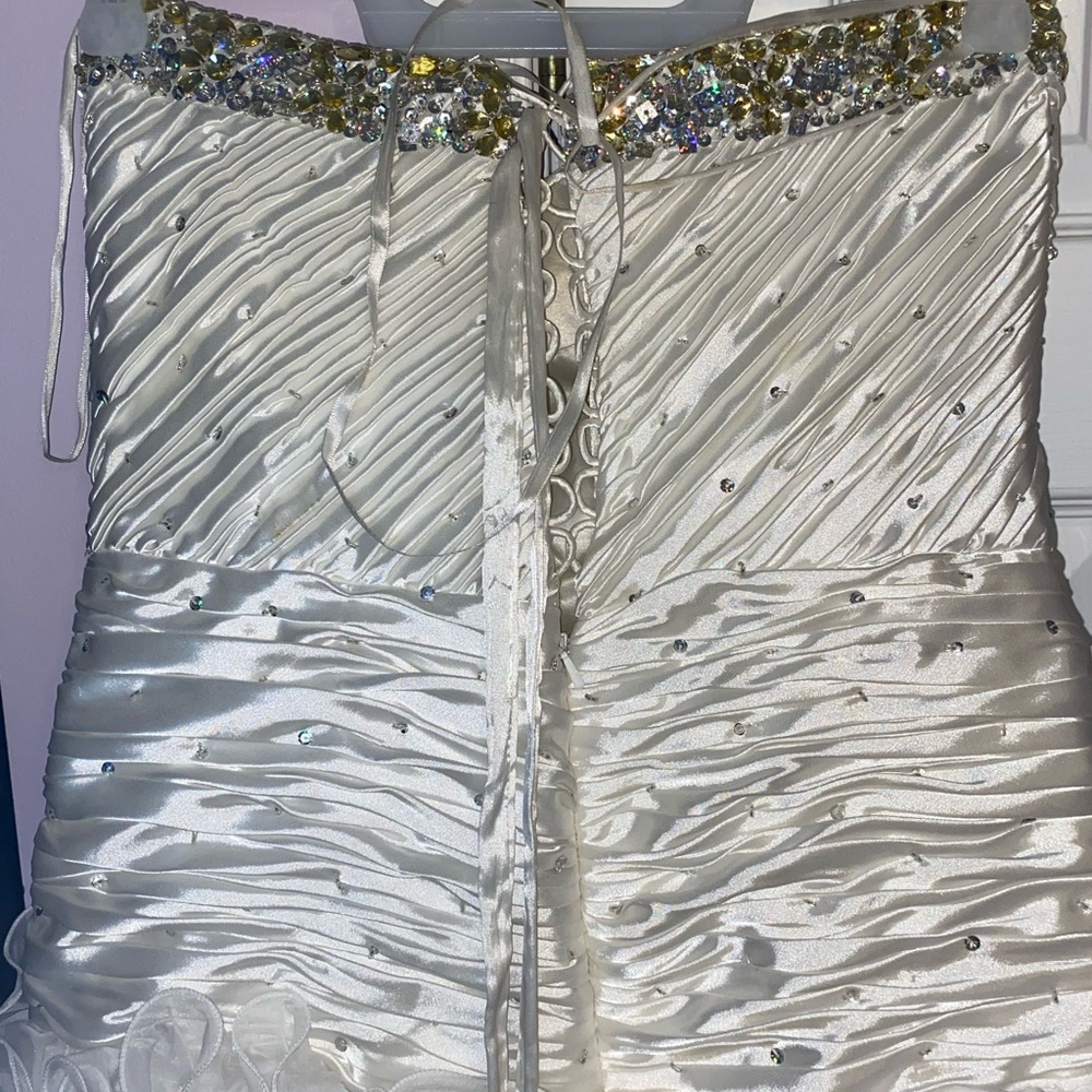 Beautiful Ruffle Wedding Dress - Picture 5 of 8